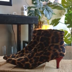 💋Crazy Work!! Betsey Johnson Leopard Ankle Boots with Red Kitten 👠 Heel.